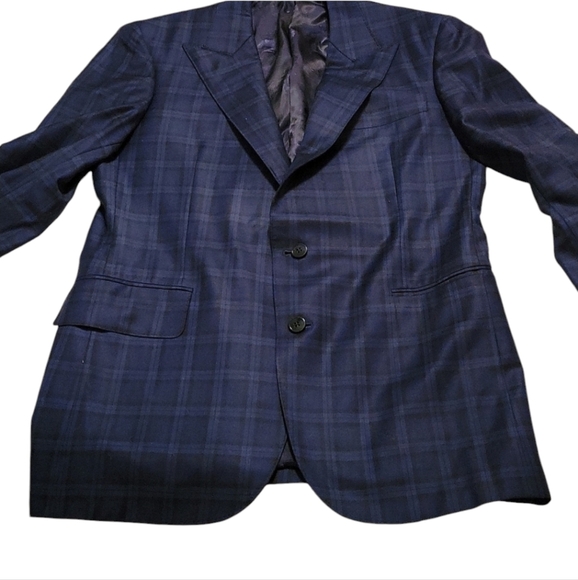 Exclusive suit tailored for Thunder player Mike Muscala - Picture 4 of 7